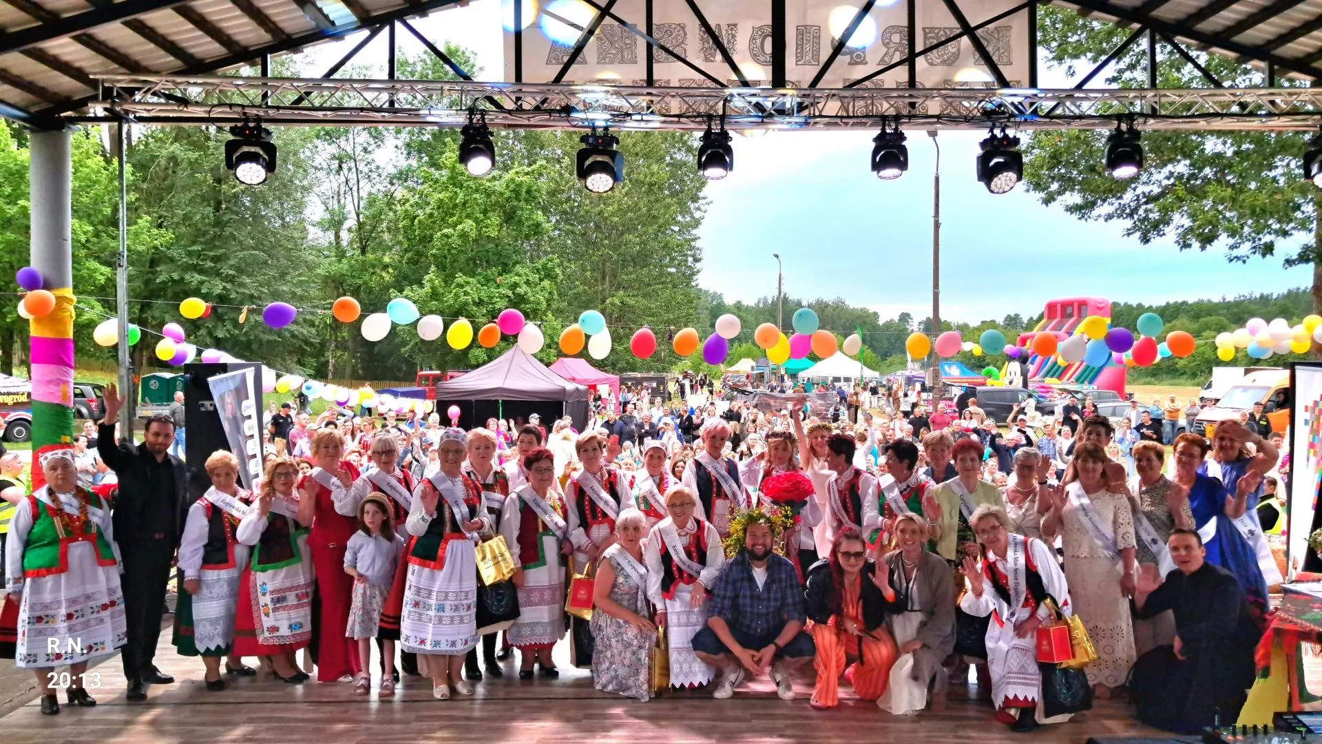 Kurpiowskie miss zachwyciły. Jedna jeździ traktorem, druga śpiewa jak anioł