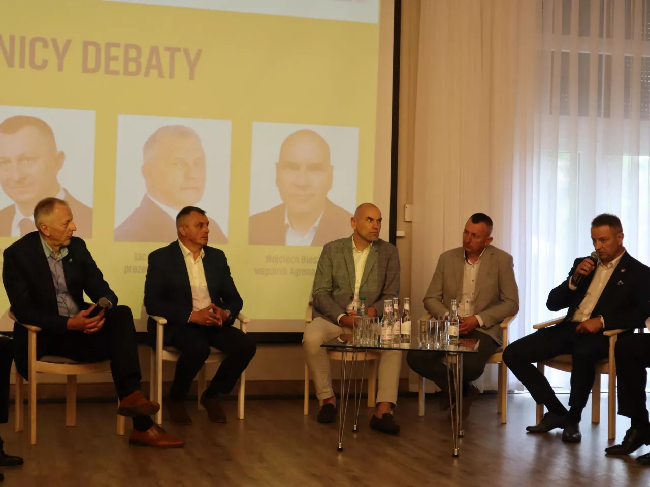 Adam Zalewski, Jacek Łukasiewicz, Wojciech Bieszczad, Marcin Sobczuk oraz Artur Gołębiewski podczas dyskusji na Giełdzie Rzepaczano-Zbożowej