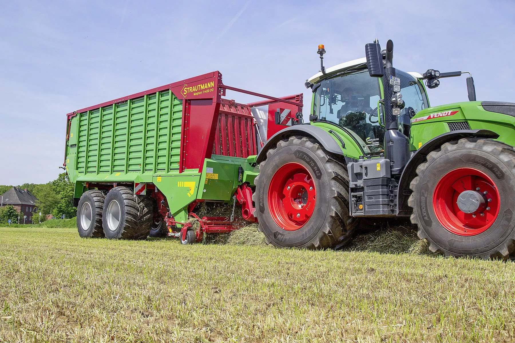 Rolnicy polują na te maszyny. Oto ceny używanych przyczep samozbierających