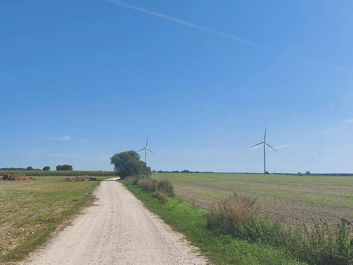 Rolnik dostał pieniądze za służebność przejazdu. Czy musi od tego zapłacić podatek?