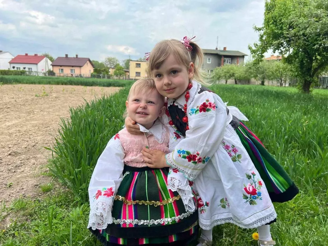Cudne siostry z Głuchowa promują folklor i mleko [ZDJĘCIE TYGODNIA]