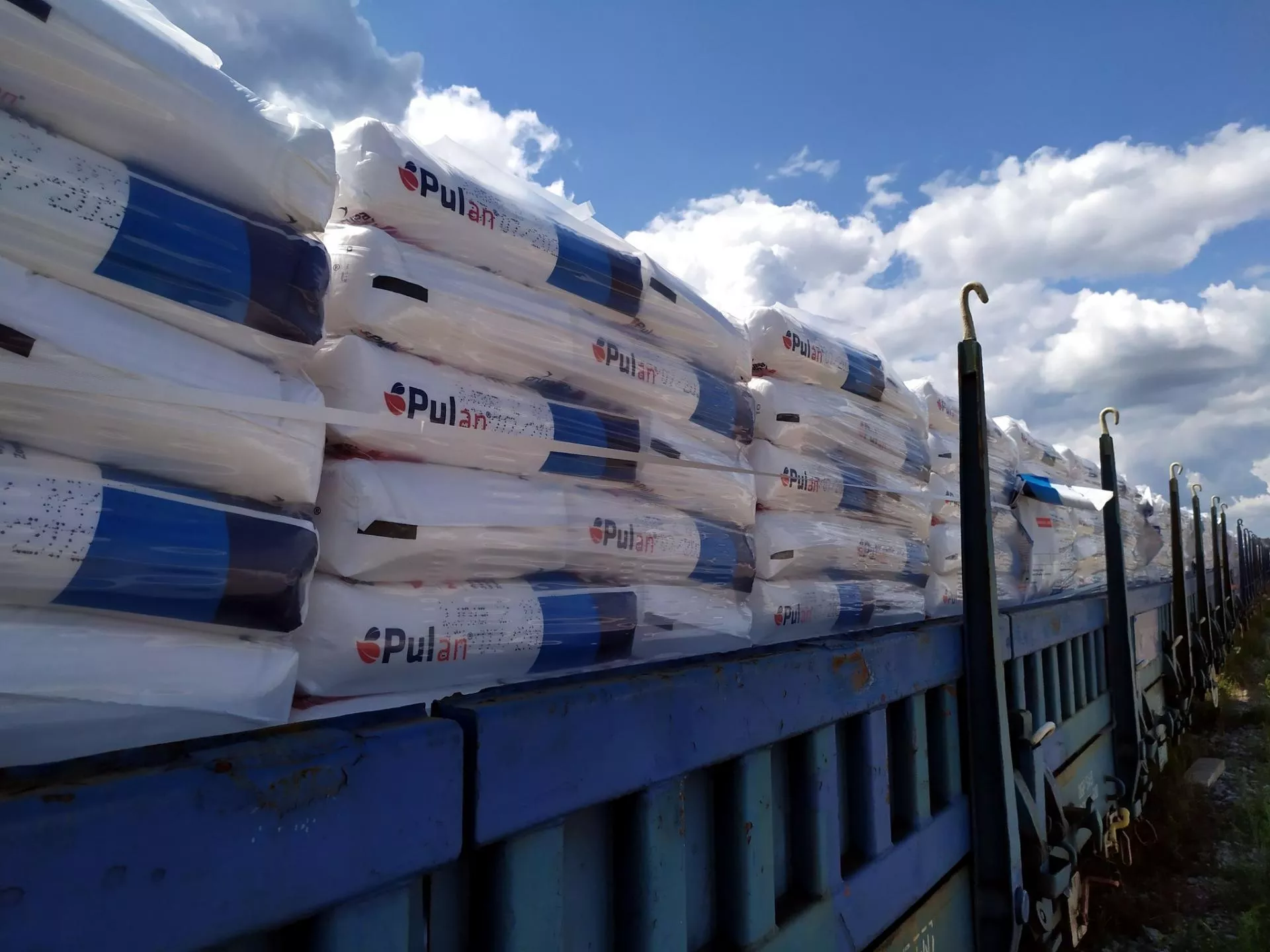 Na saletrę trzeba czekać. Jakie są ceny nawozów u dystrybutorów? [SONDA]