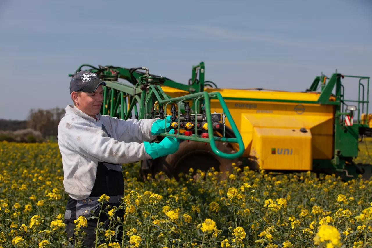 wymiana regulacja rozpylaczy opryskiwacza