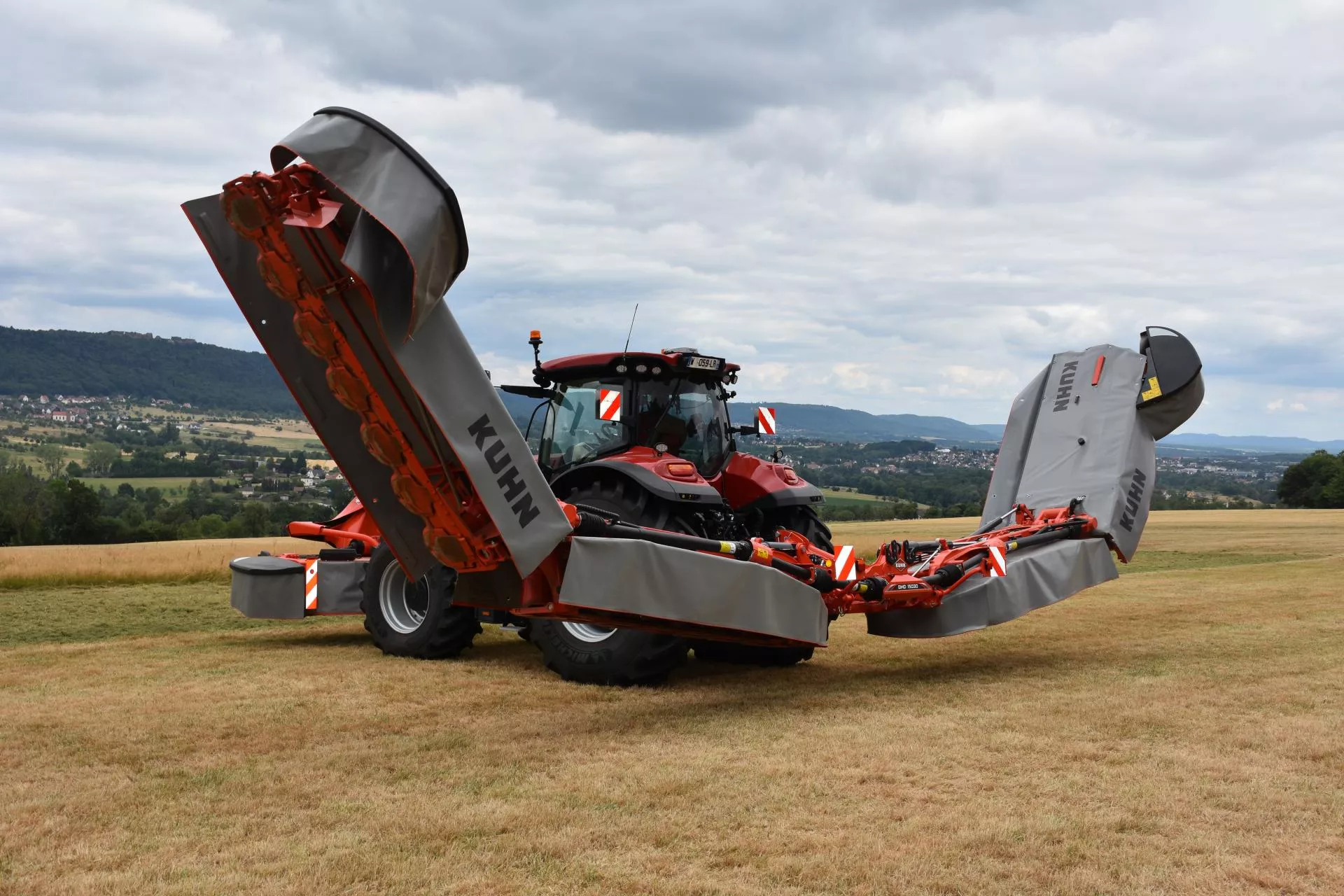 Największa kosiarka zawieszana w historii wchodzi na rynek. Kuhn GMD 15030 robi wrażenie