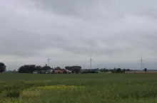 Nowelizacja tzw. ustawy odległościowej zmniejsza odległość stawiania turbin wiatrowych od zabudowy mieszkaniowej o 200 m