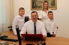 Minister Stefan Krajewski z rodziną