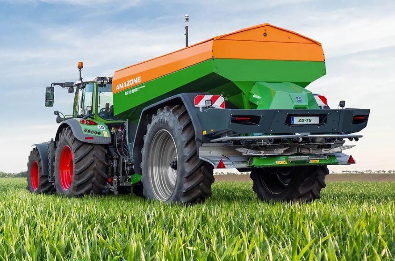 Hybrydowy rozsiewacz do wapna i nawozu. Dwa w jednym od Amazone