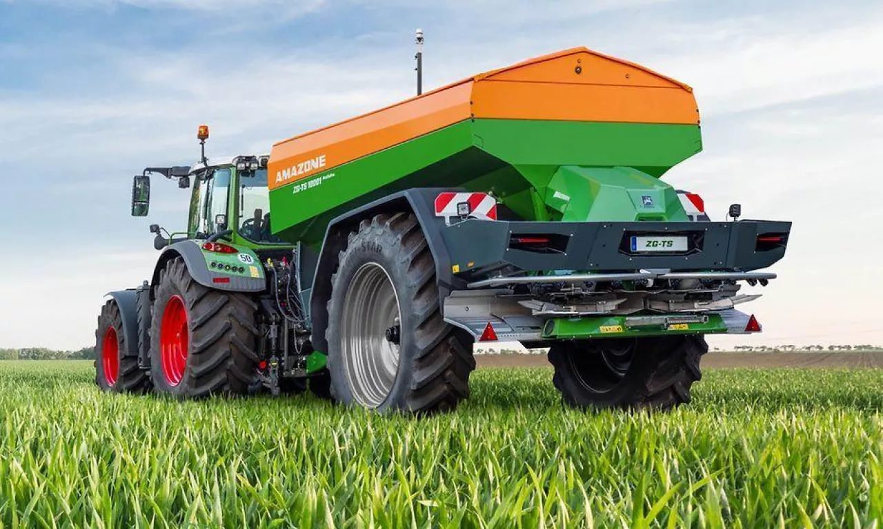 Rozsiewacz ZG-TX wypełnia lukę w ofercie rozsiewaczy kołowych firmy Amazone