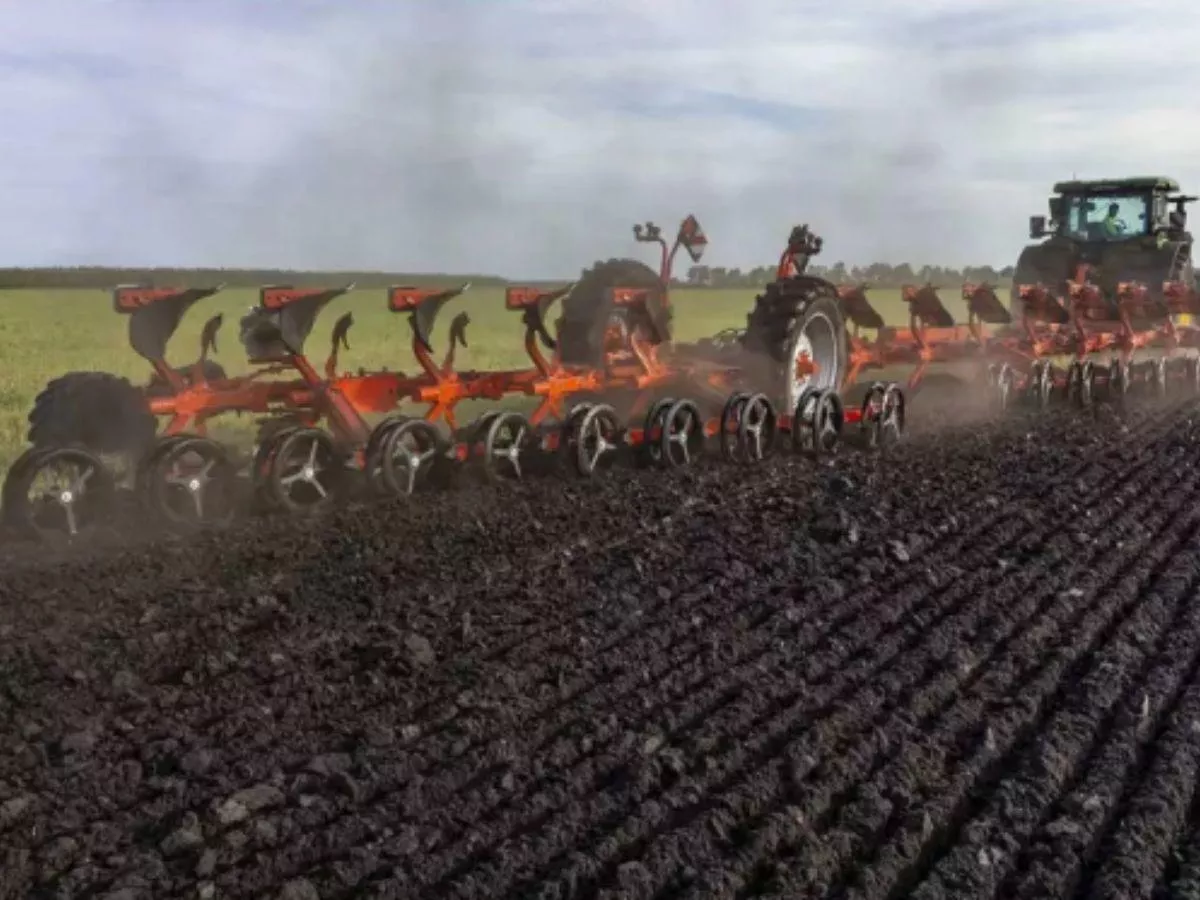 Gigant na polu. Nowy pług Kuhn robi wrażenie