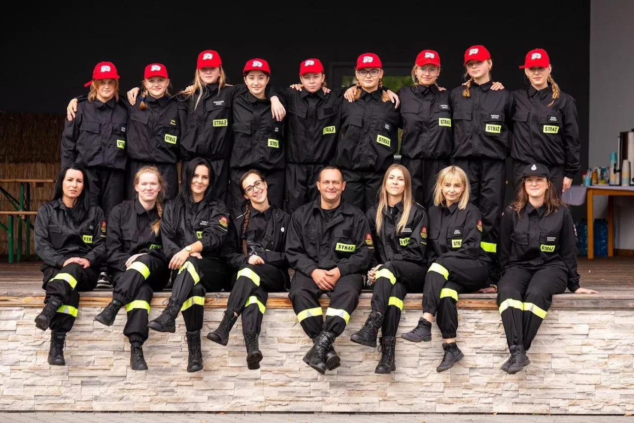 Młodzieżowa Drużyna Pożarnicza i Kobieca Drużyna Pożarnicza na Powiatowych Zawodach Sportowo-Pożarniczych w Grębowie 2024