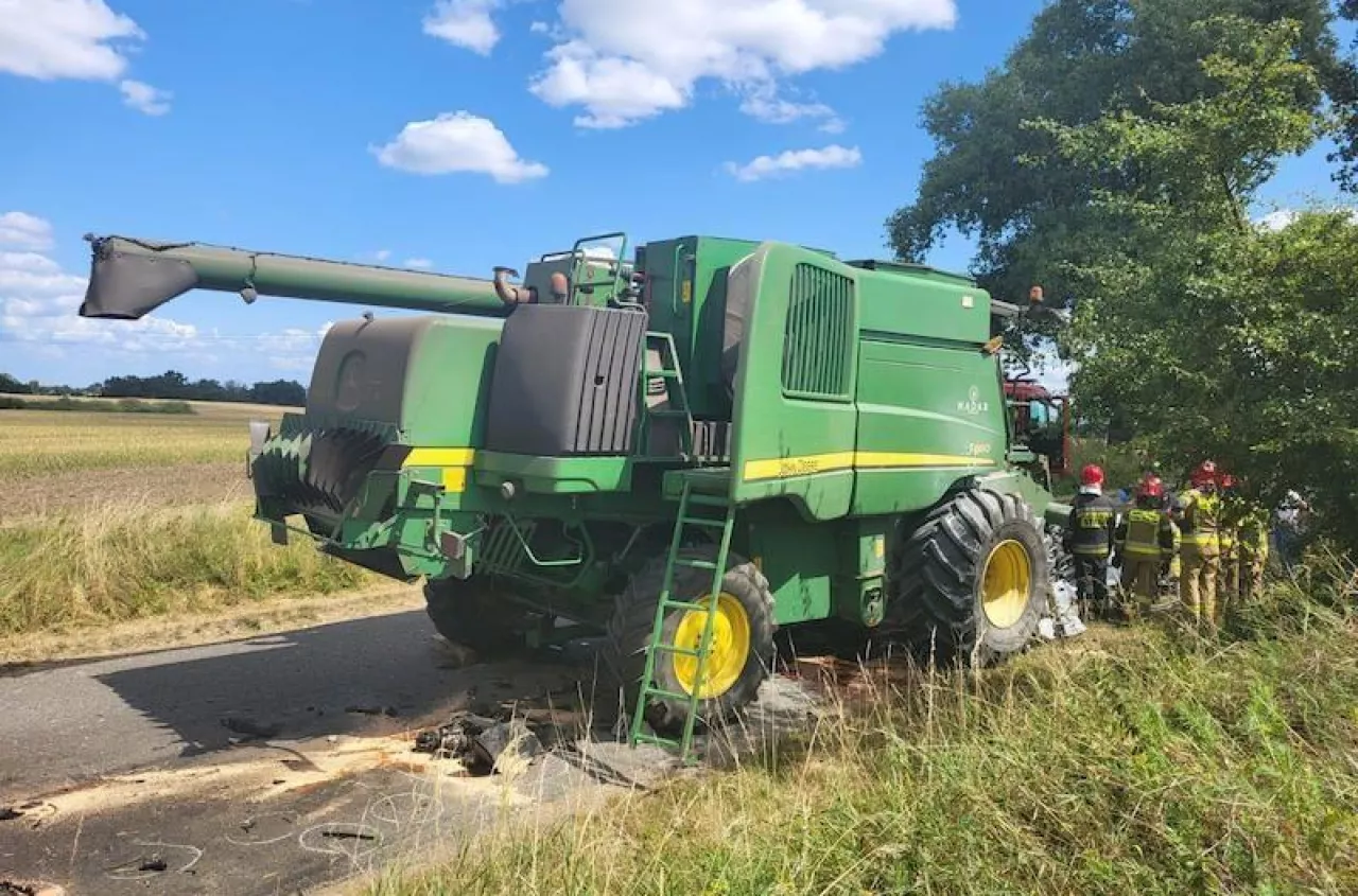 Motocyklem typu cross wpadł pod kombajn. 15-latek nie żyje