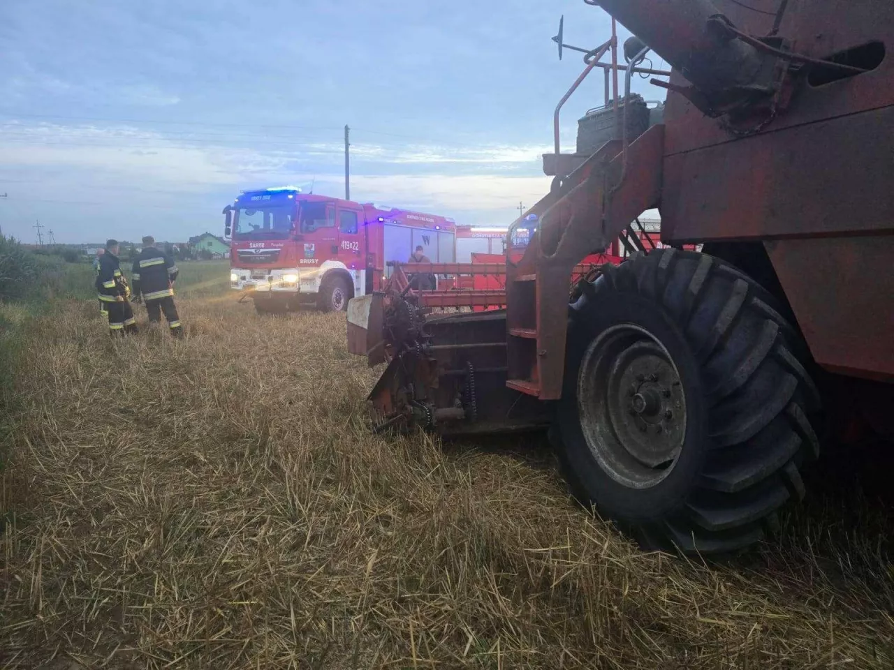 Kombajn najechał na mężczyznę. Ten nie przeżył wypadku - zginął nam miejscu