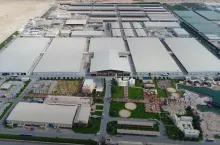 Ferma bydła zbudowana przez firmę Baladna w Katarze. Podobne powstaną w Algierii. Wodę potrzebną do produkcji pasz i dla zwierząt będą czerpały spod ziemi dzięki 700 odwiertom