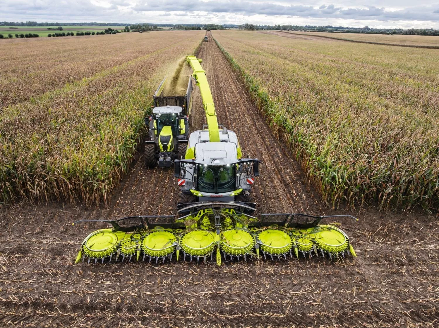 Claas zaprezentował serię potężnych sieczkarni Jaguar 1000