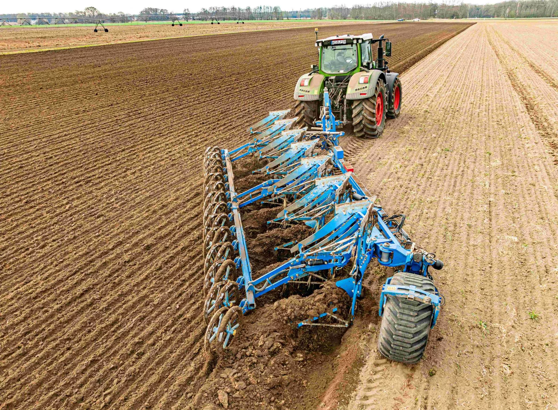 Potężny pług oraz siewnik z kontrolą nasion. To rolnicy zobaczą na Agro Show