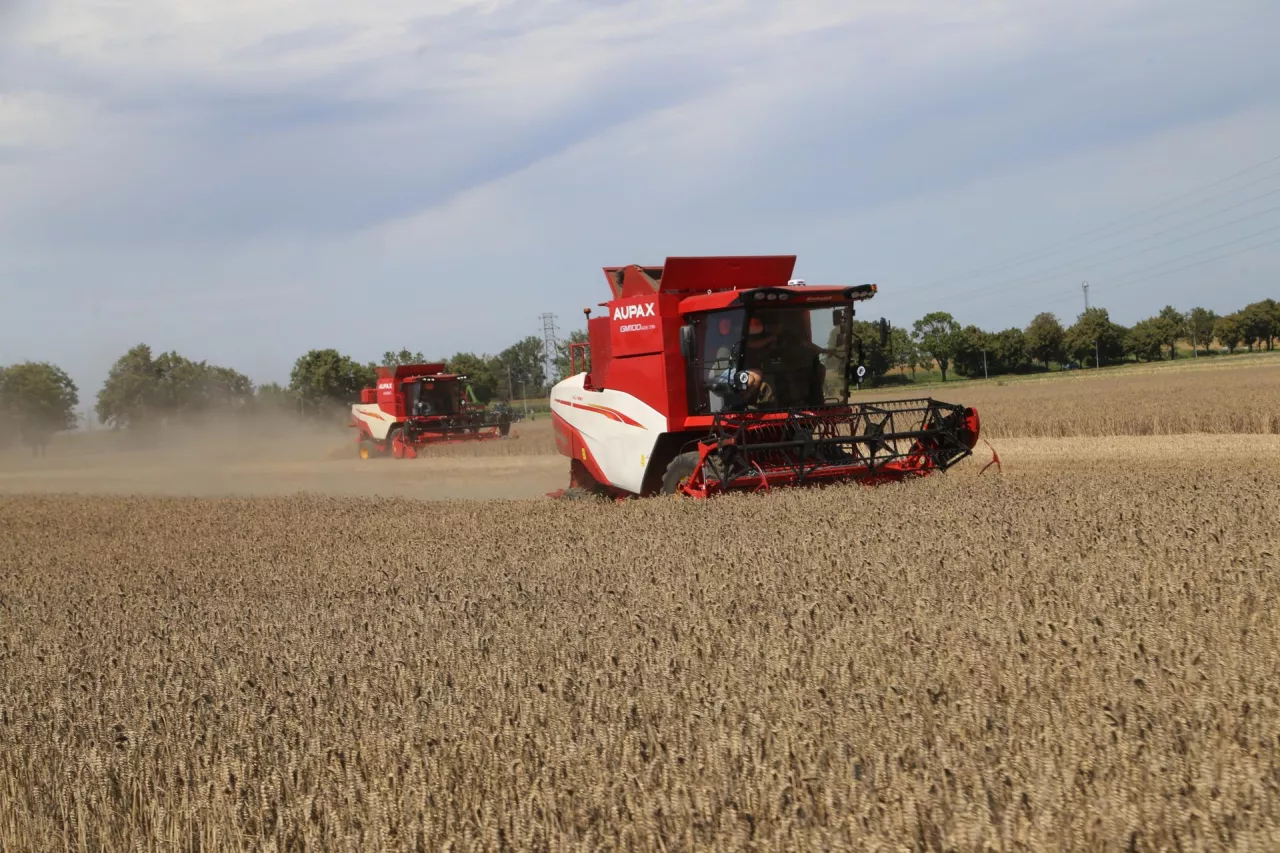 Kombajn Aupax: jaka cena? Ile pali i kosi?