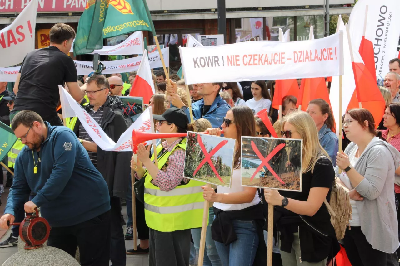 Protest setek pracowników Grupy Top Farms przed gmachem MRiRW w kwietniu 2025 r. Nie jest wykluczowne, że wkrótce dojdzie do kolejnej pikety