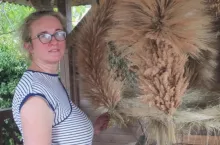 

Aleksandra Habiera-Węcławek ze wsi Dobrzenica (pow. piaseczyński, gm. Prażmów) gospodaruje na 80 ha, w tym 20 ha własnych i 60 ha dzierżawy.

