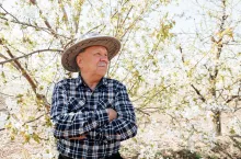 Rolnik zastanawia się, czy przysługuje jej świadczenie uzupełniające dla osób niezdolnych do samodzielnej egzystencji