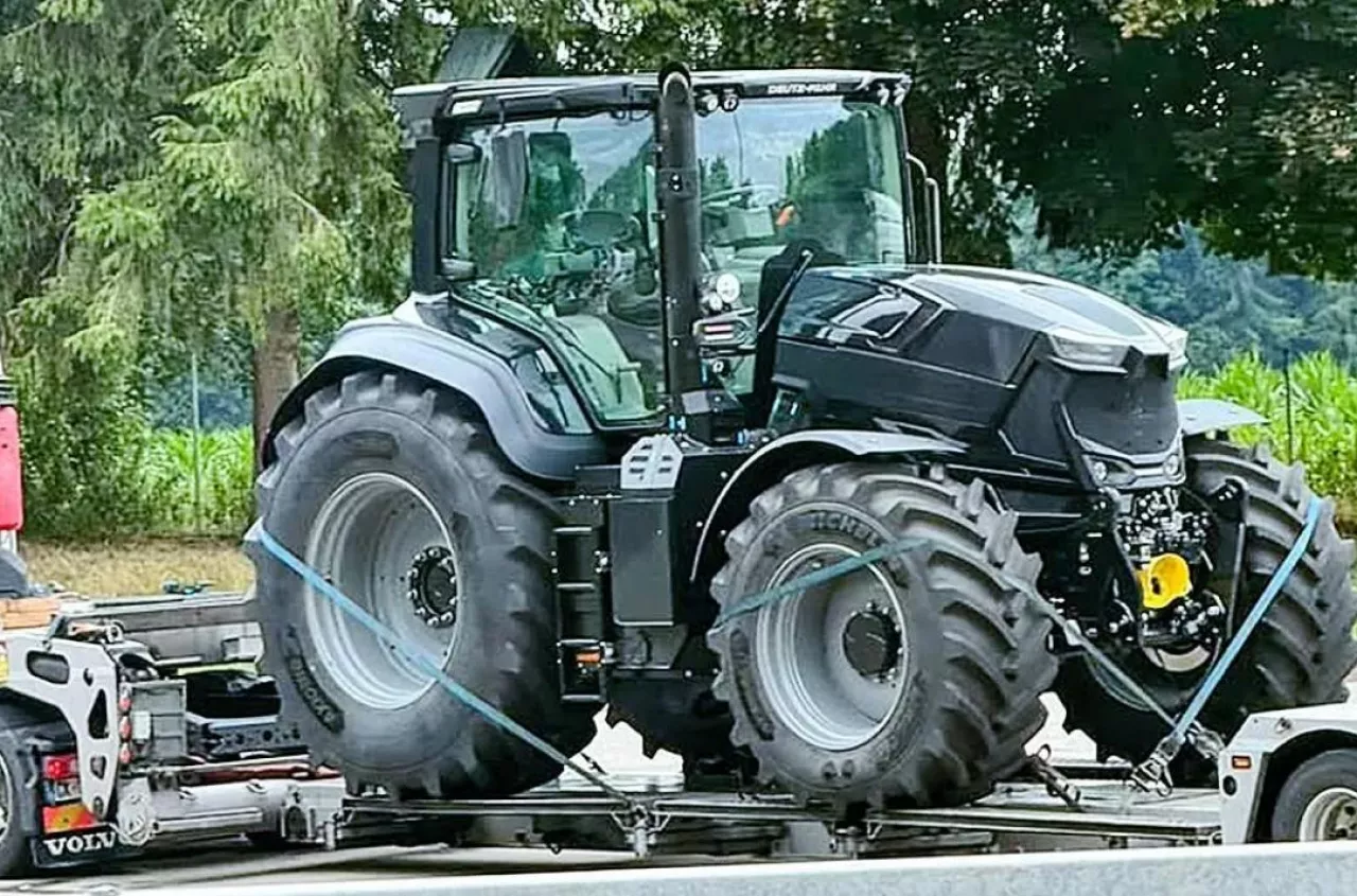 Tajemniczy Deutz-Fahr przyłapany na autostradzie. To nowy model?