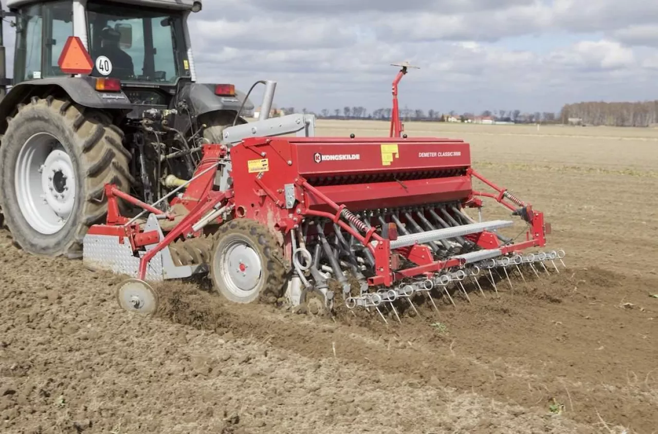Rolnicy sieją rzepak w pył. Sprawdzamy, jak idą siewy w Polsce