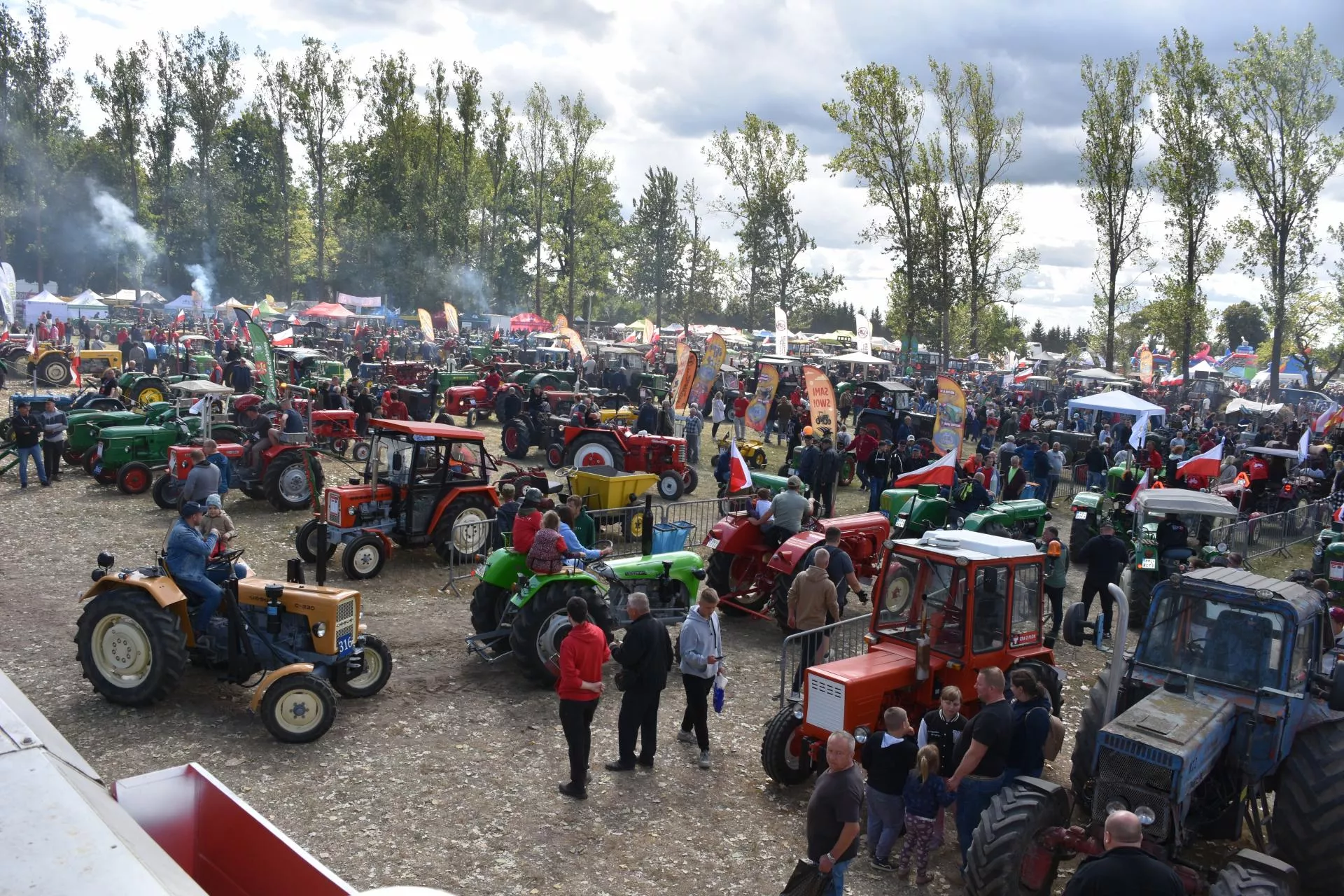 400 ciągników w jednym miejscu. Tak wyglądał Festiwal w Wilkowicach [FOTO]