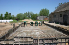 Płyty obornikowe: dlaczego rolnicy muszą się zgłaszać do ministerstwa?