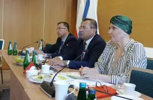 Rejestr oprysków rozwścieczył rolników. Ministerstwo wskazuje winnych. Na zdjęciu Rzecznik MRiRW Iwona Pacholska, pierwsza od prawej.