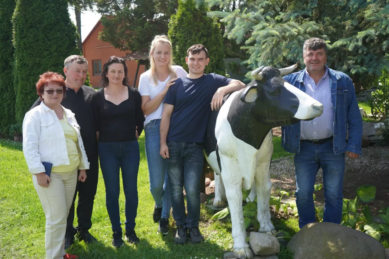 Anna i Adam Ogorzałkowie z rodziną