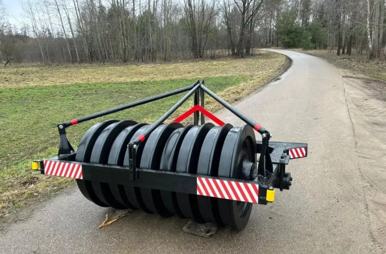 Ile kosztują wały do ugniatania pryzm? Ceny mogą zaskoczyć rolników