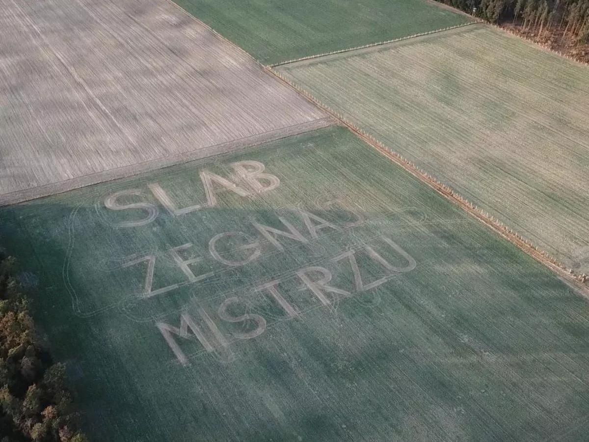 Pole pamięci. Rolnicy uczcili pilota w wyjątkowy sposób