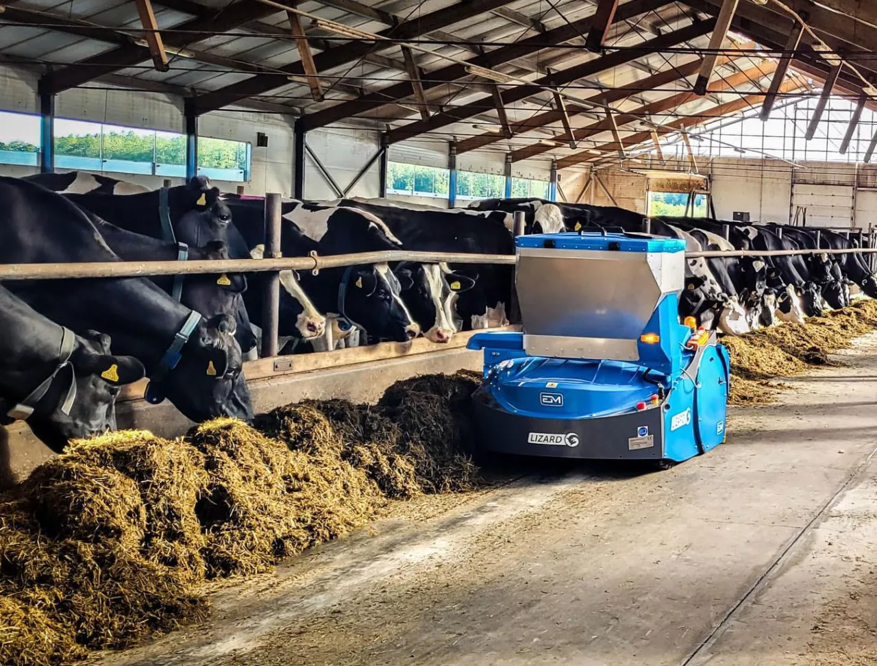 EM Lizard – robot do automatycznego podgarniania paszy