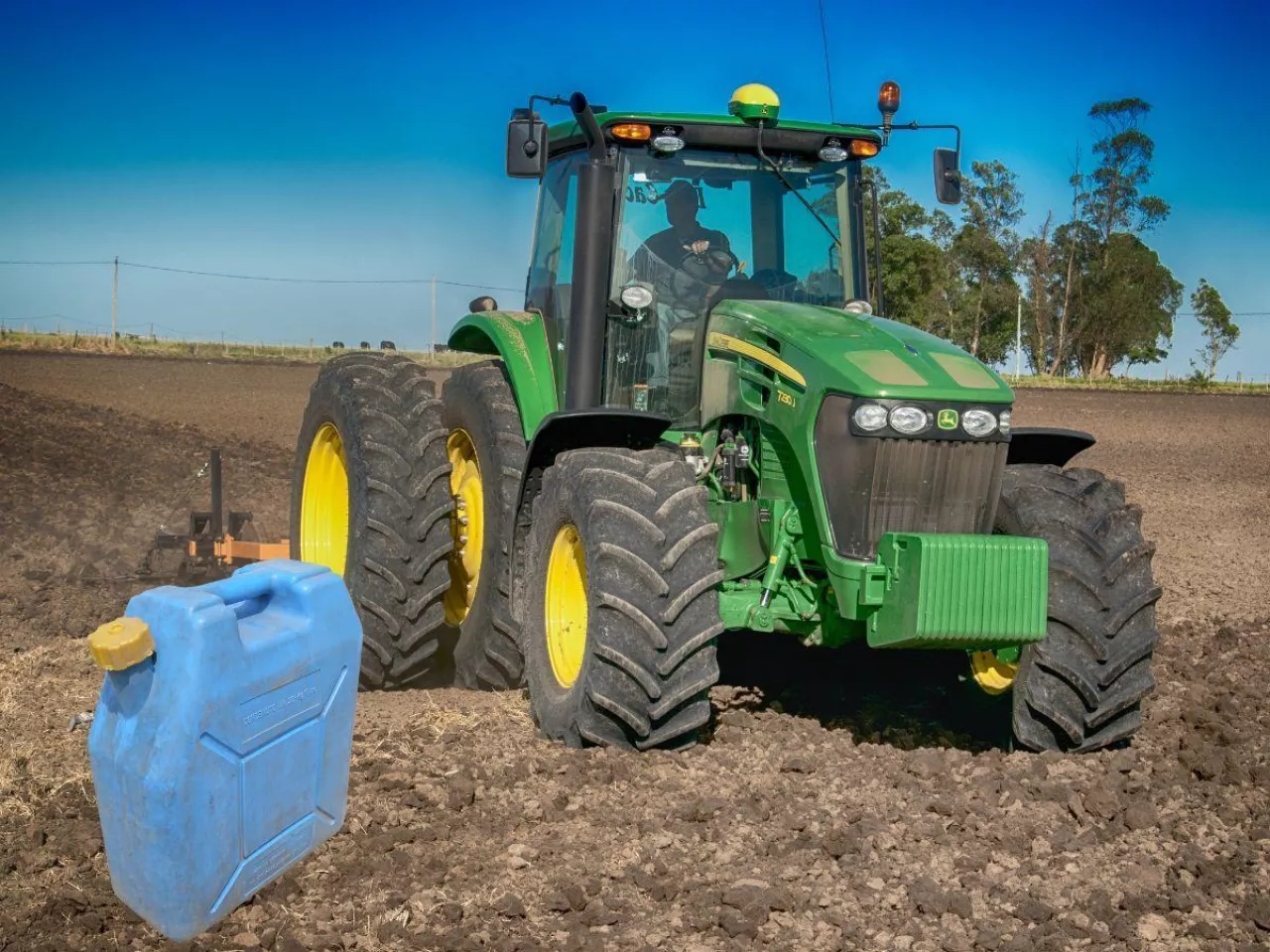 Tanie barwione paliwo zamiast zwrotu akcyzy? Rząd odpowiada rolnikom