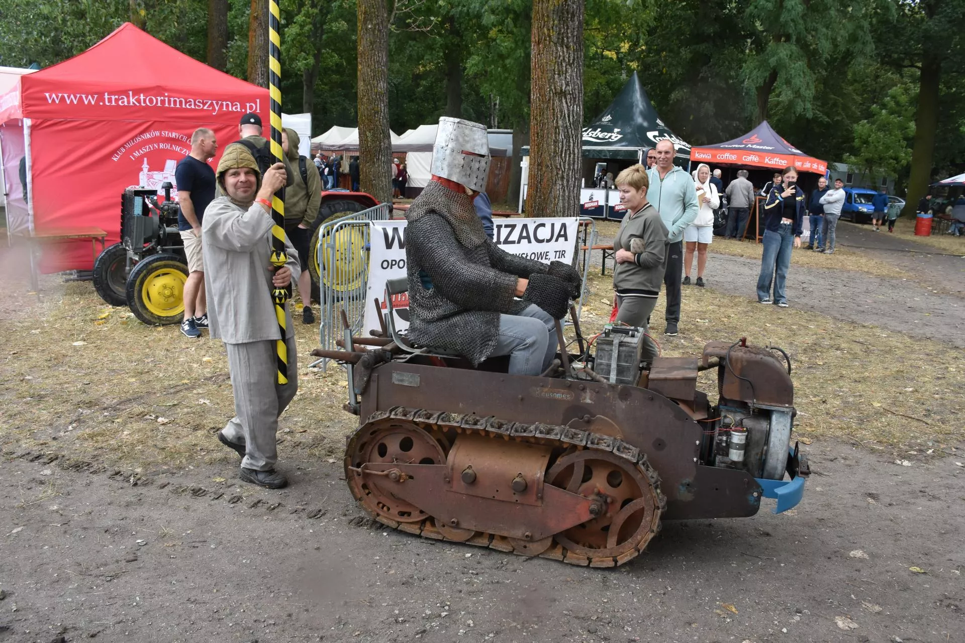 Stalowe źrebaki w akcji. Rycerze bawili się na ciągnikach