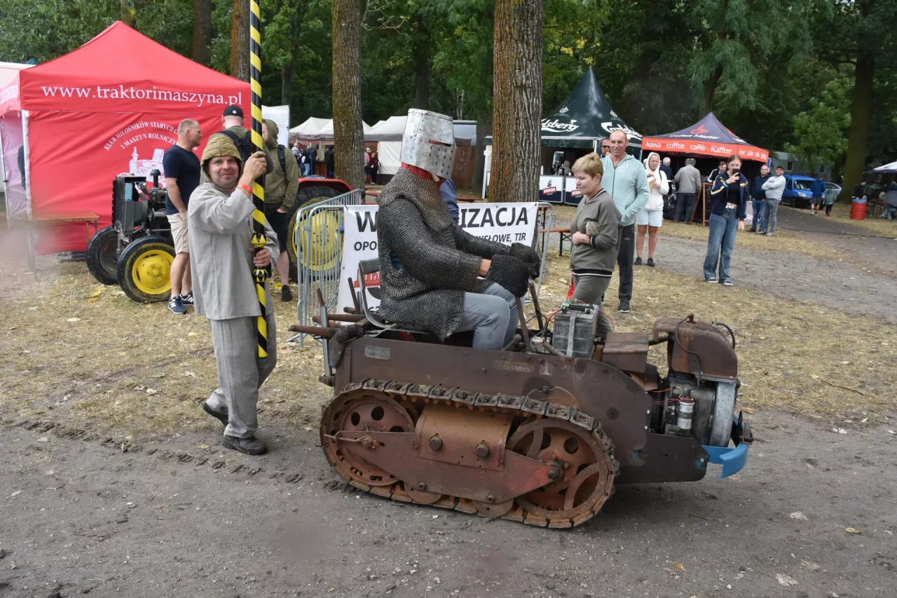 stalowy rumak, ciągnik rolniczy,