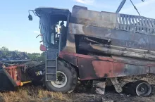 Wrak kombajnu po pożarze