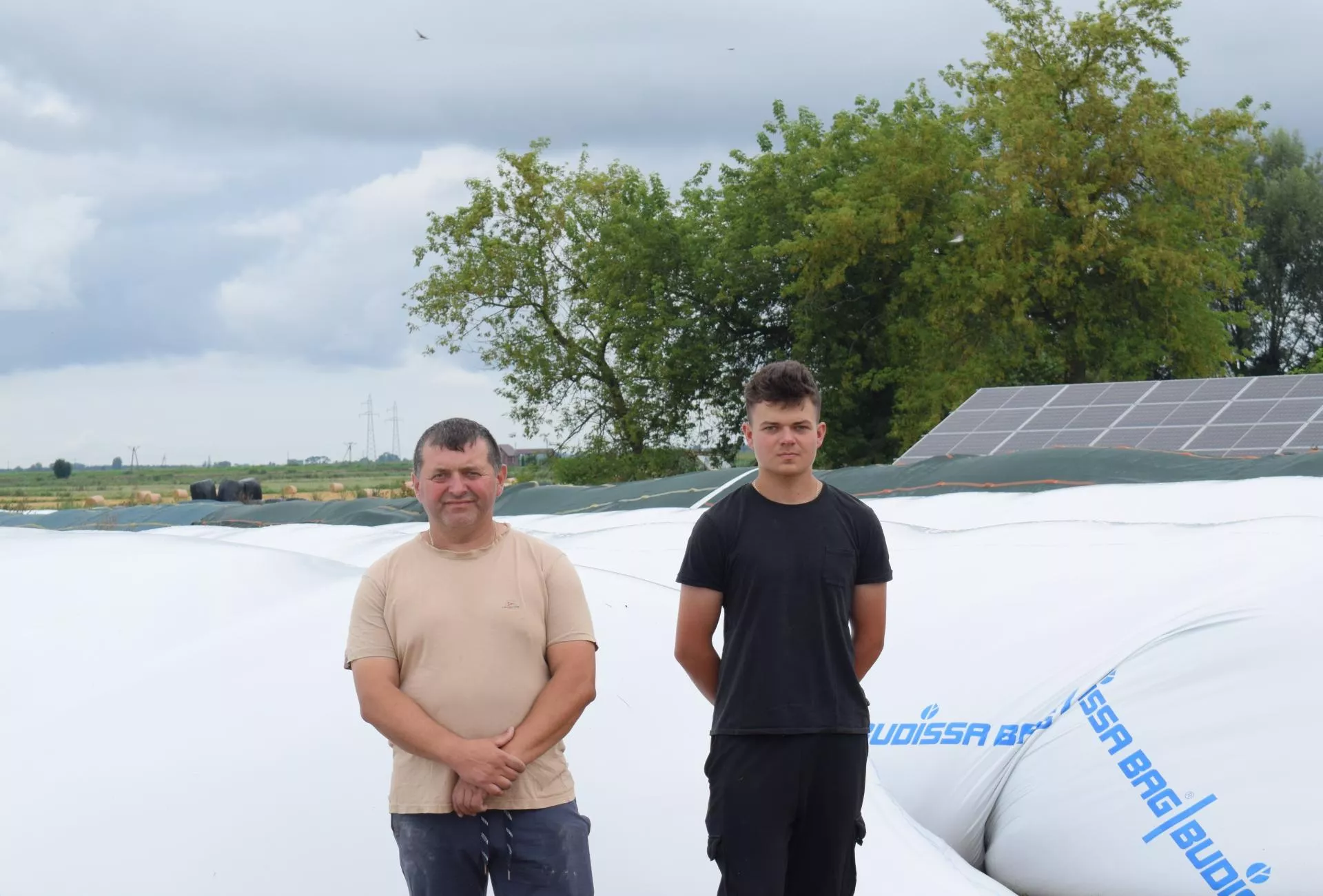 Rolnik z Żuław znalazł sposób, by uratować paszę i zarobić na usługach