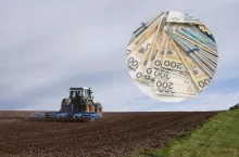 pole, traktor, banknoty