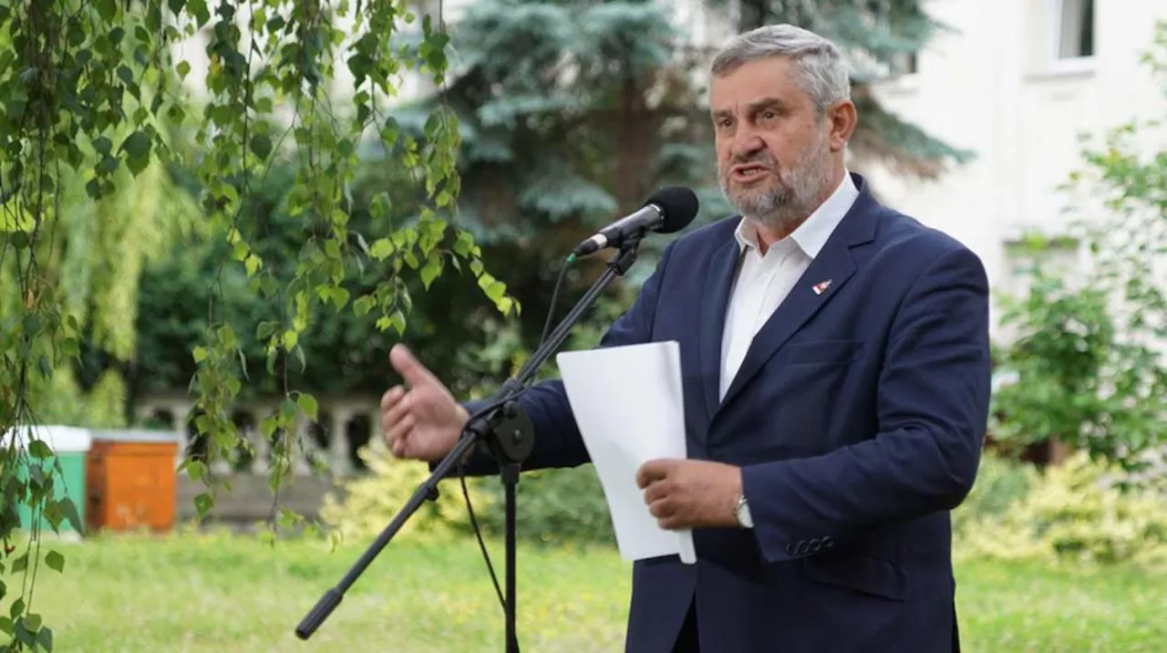 Jan Krzysztof Ardanowski przemawia w ogrodach Kancelarii Prezydenta RP