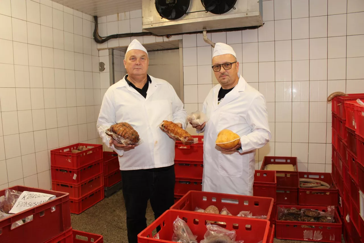 Janusz Zadęcki (z lewej) i Piotr Jamroży, kierownik ubojni