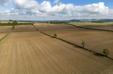 widok na ziemię rolną z loty ptaka