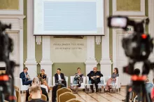 Jogurt zamiast batona? Eksperci: produkty mleczne powinny być w diecie każdego dziecka