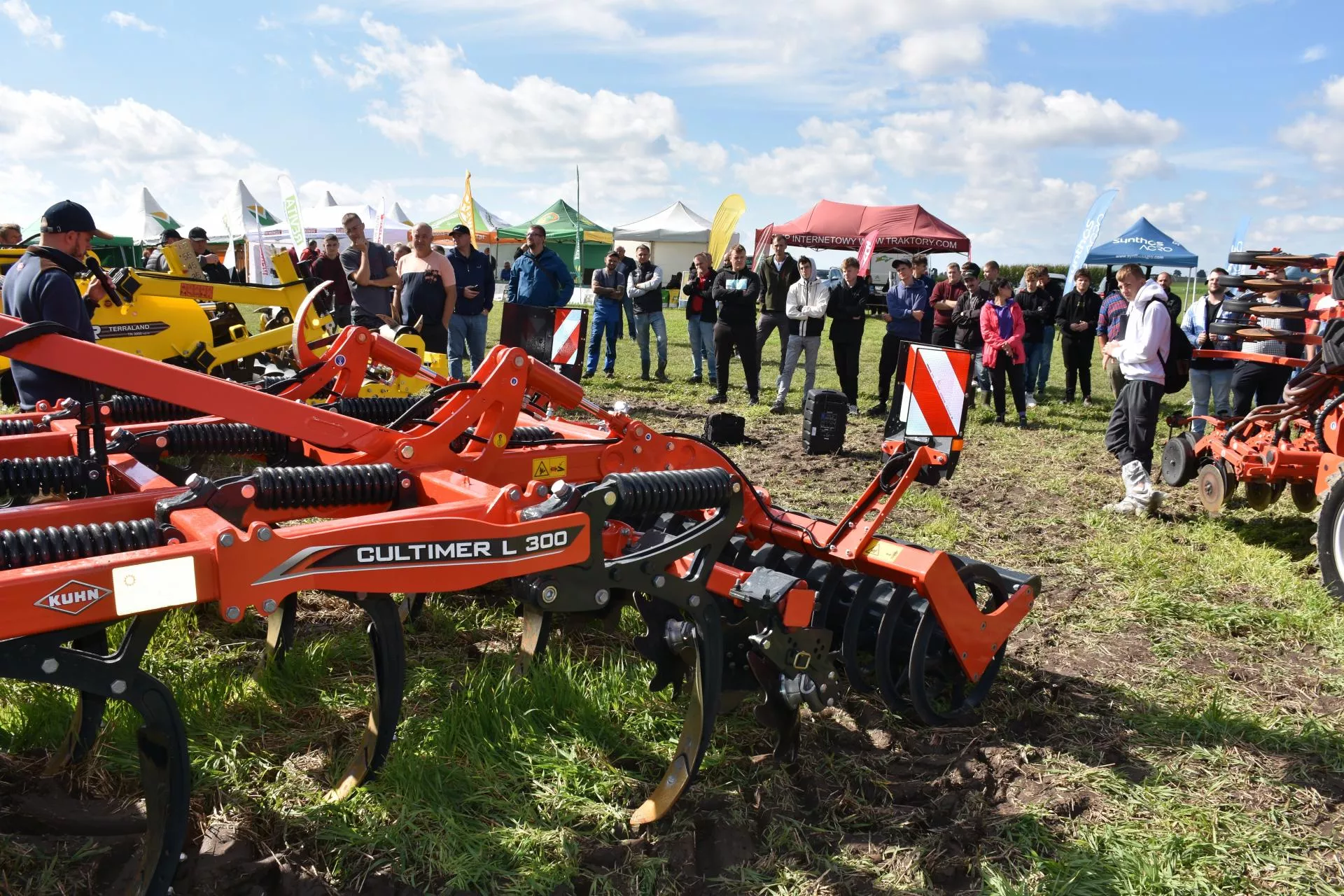 Maszyny do poplonów na Jesiennych Manewrach. Rolnicy zobaczyli nowości