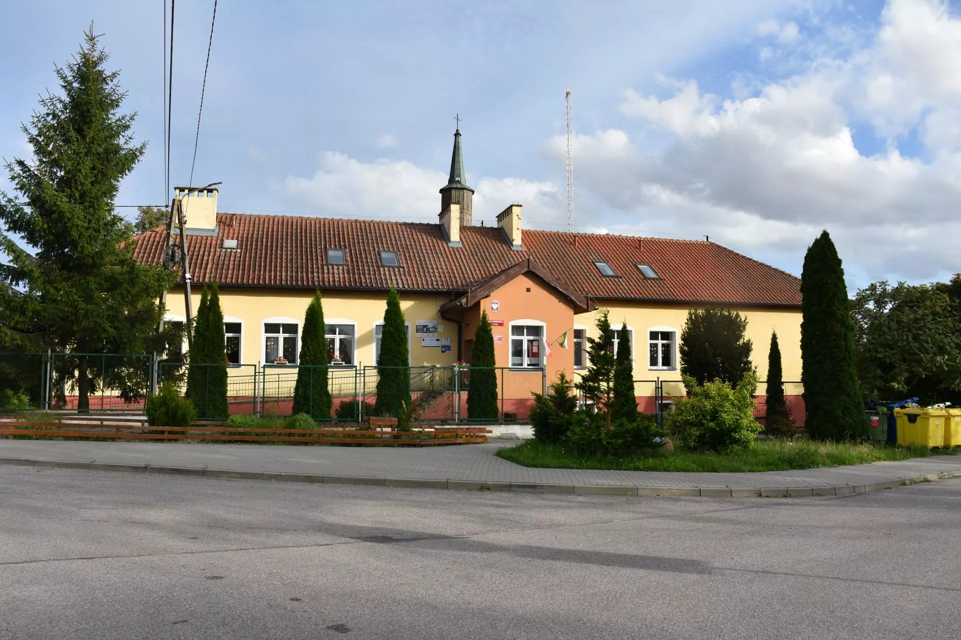 Rolnicy i rodzice kontra wójt. Czy to koniec szkół w Barcianach?