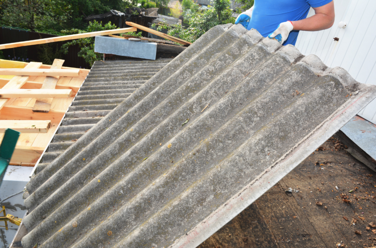 Dopłaty do wymiany dachu z azbestem. Rolnicy dostaną więcej czasu