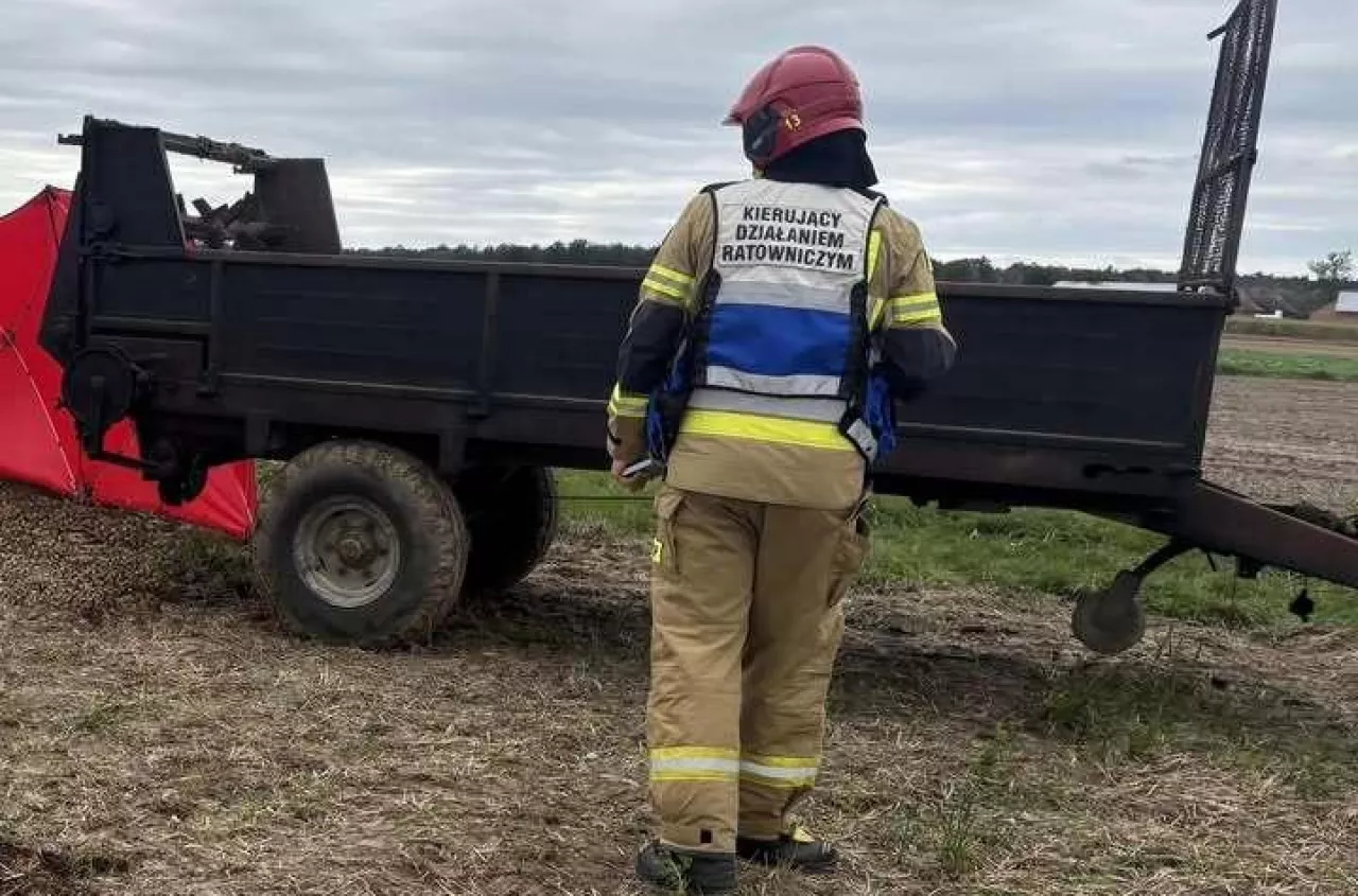 Tragedia w Wichrowie. Rolnik zginął przy obsłudze rozrzutnika