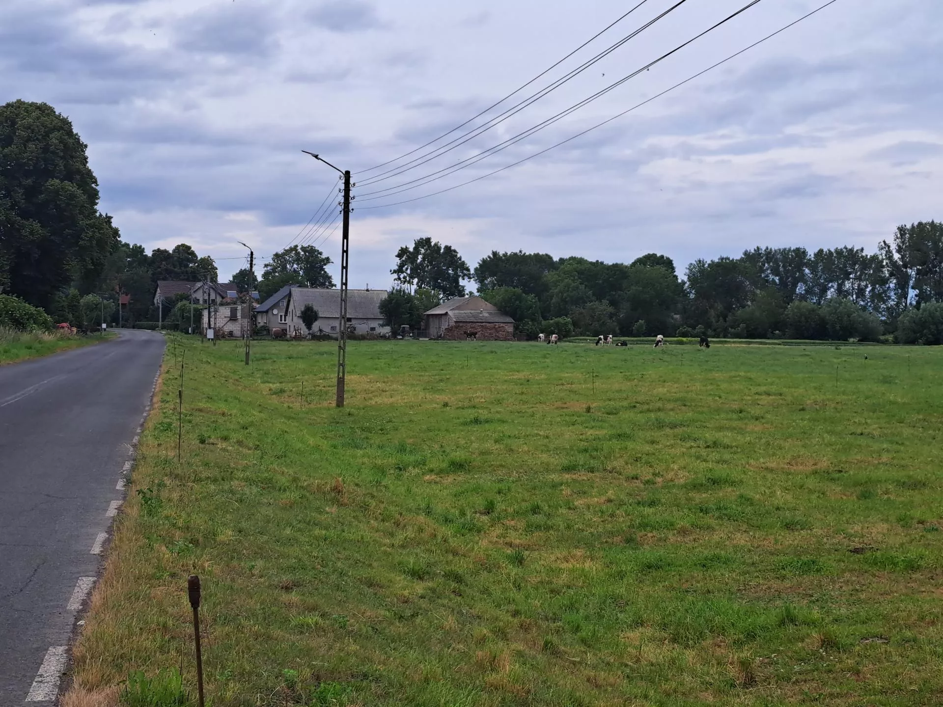 Rolnik odziedziczył gospodarstwo. Ma iść do sądu czy do notariusza?