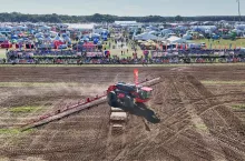 Agro Show towarzyszyły dynamiczne pokazy maszyn rolniczych podczas pracy na polach demonstracyjnych