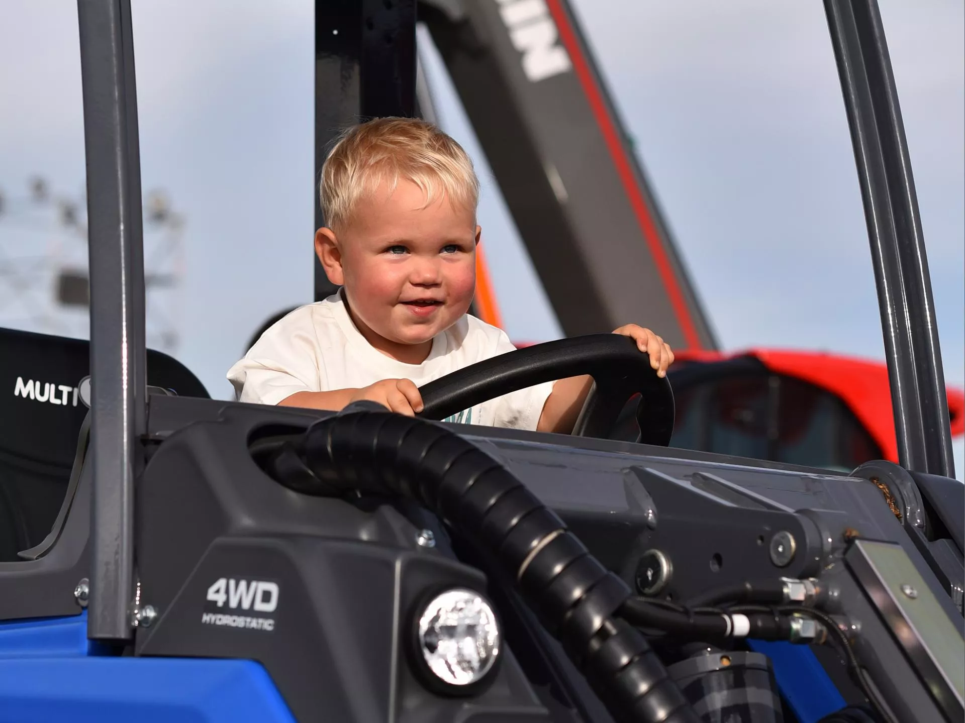 Najmłodsi też kochają rolnictwo. Mały mechanik w akcji na Agro Show