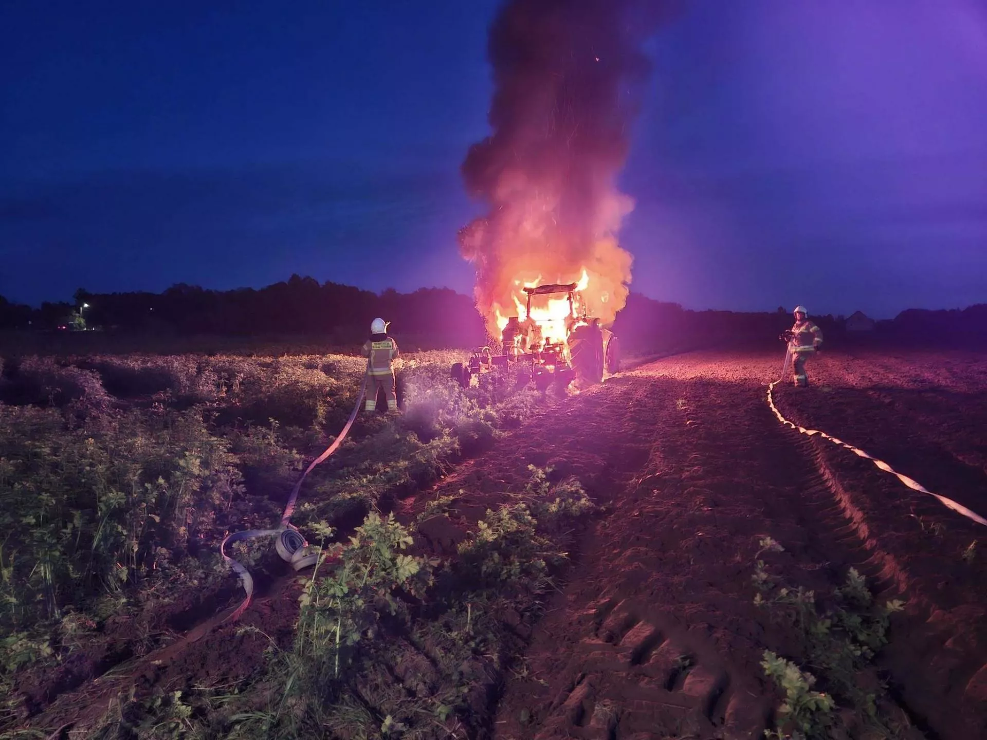Dramat rolnika z Podlasia. Ciągnik stanął w płomieniach na polu